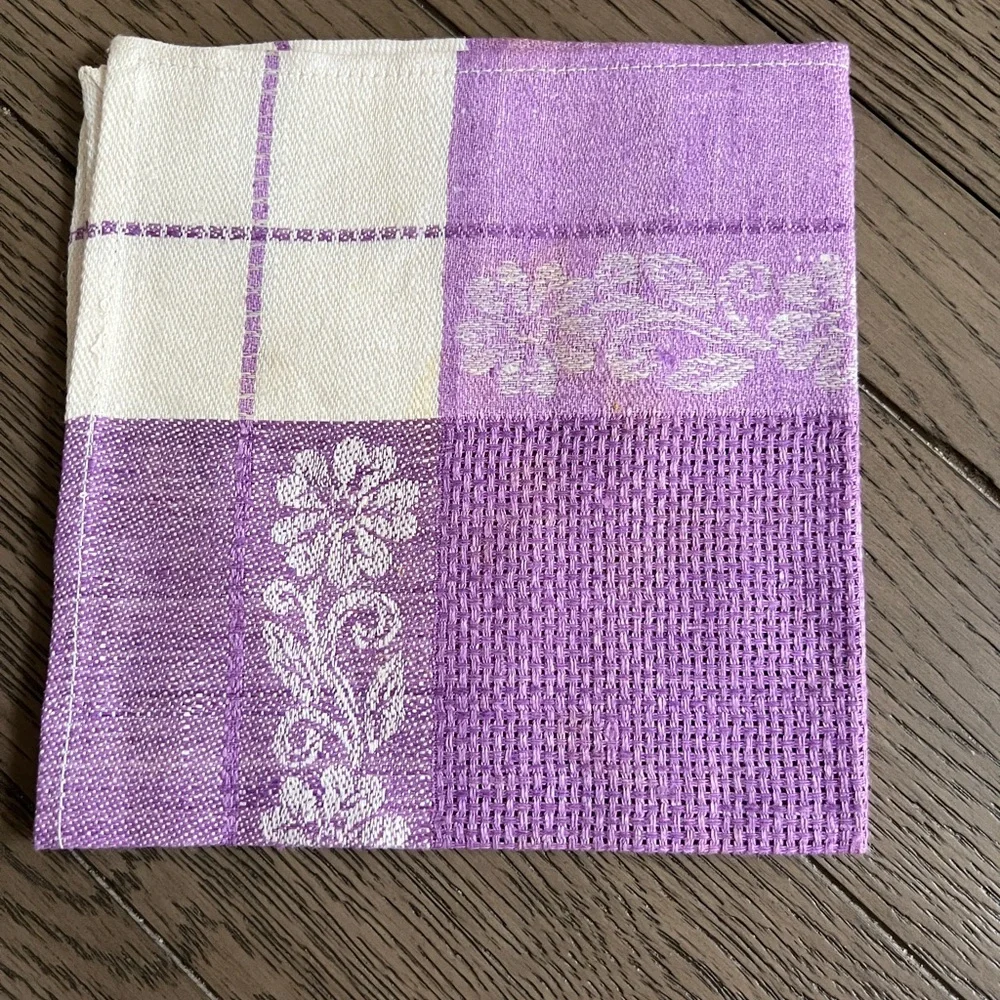 Linen Tablecloth with 4 napkins - Picture 2 of 3
